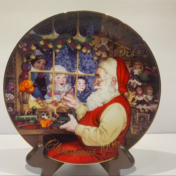 Avon Christmas Plate 8.25” 1996 Santa's Loving Touch. - Picture 1 of 5